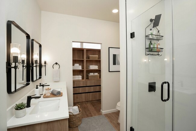 Building Photo - Beautiful 3 Bedroom Townhome in McAllen