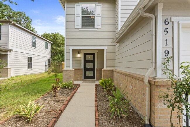 Building Photo - 6519 Bluestone Springs Ln