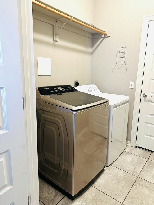 Building Photo - 4403 SW Eggersway Pl