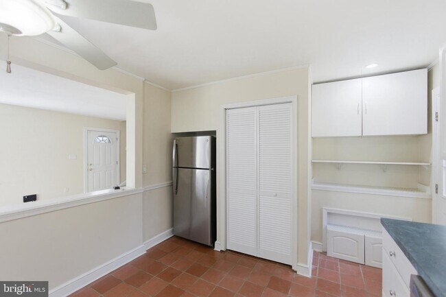 Building Photo - 10626 S Dunmoor Dr