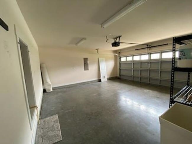 Building Photo - 3 Bed, 2 Bath unfurnished home with Bonus room in Escoba Bay!