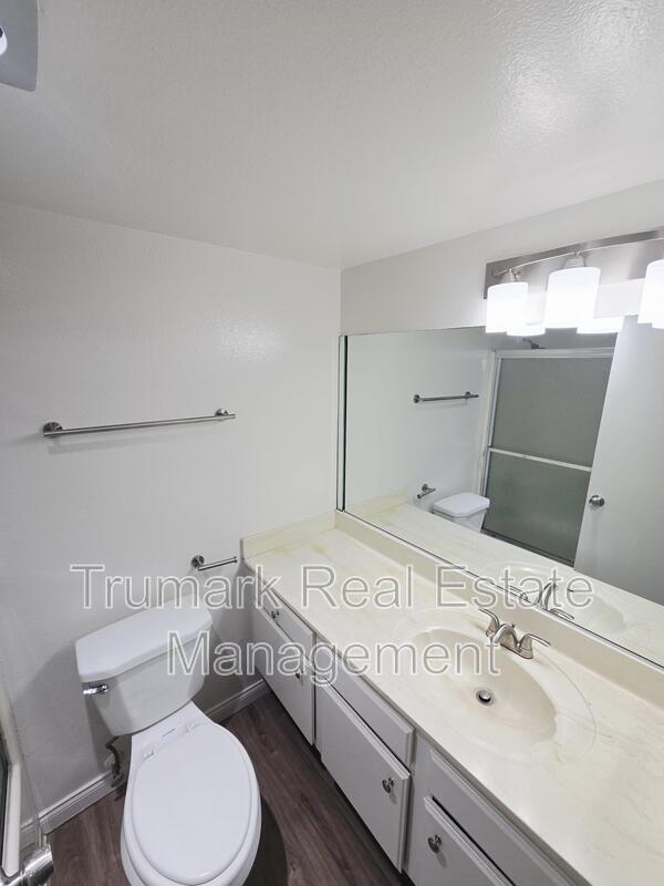 Building Photo - 553 E Orange Grove Ave