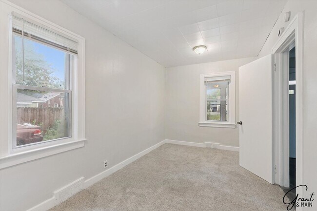 Building Photo - 4082 Hereford St