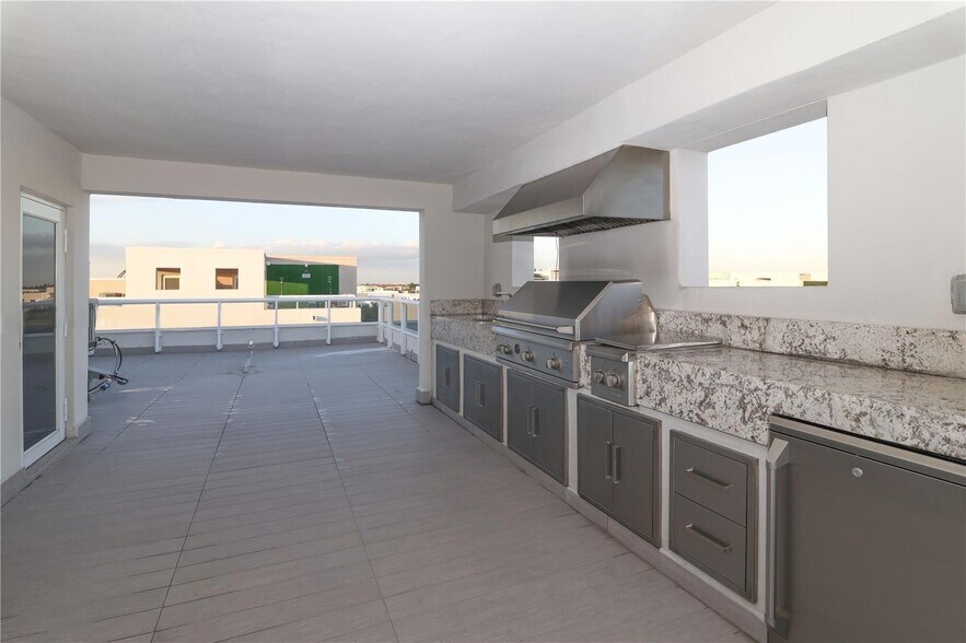 Building Photo - 10501 NW 66th St