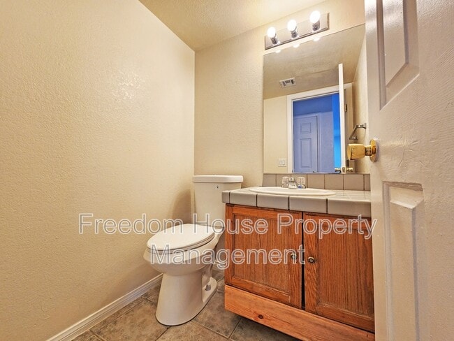 Building Photo - 670 Bourbon St