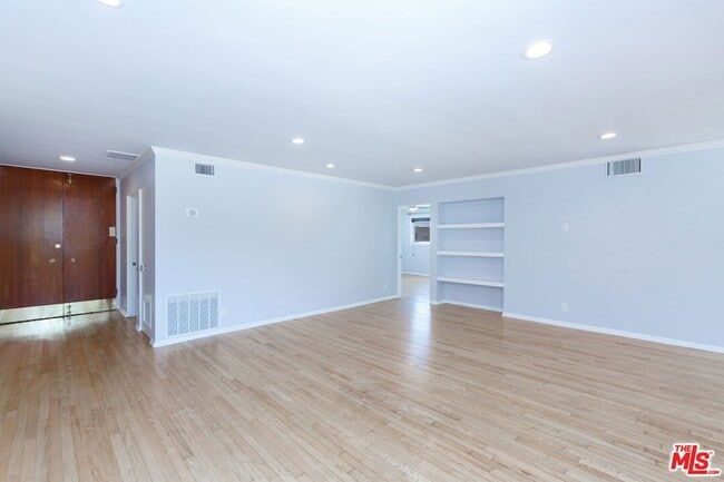 Building Photo - 1539 Laurel Ave