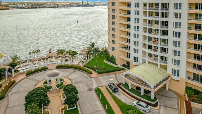 Building Photo - 808 Brickell Key Dr