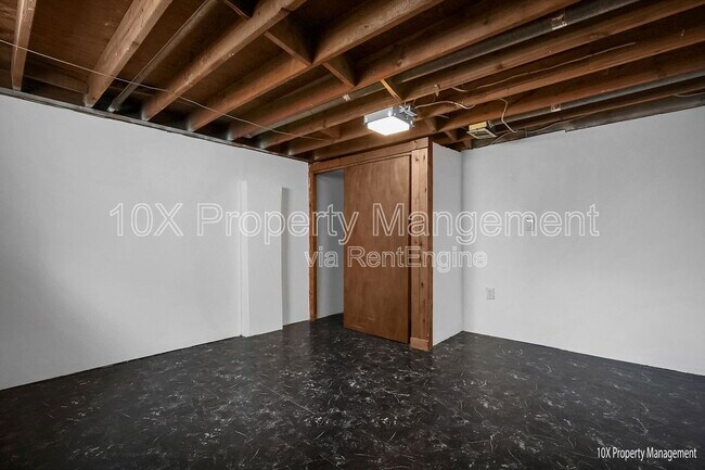Building Photo - 1341 Coburg Rd