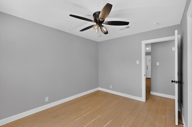 Building Photo - 2606 Hilldale Blvd
