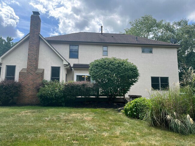 Building Photo - 1156 Lake Point Dr