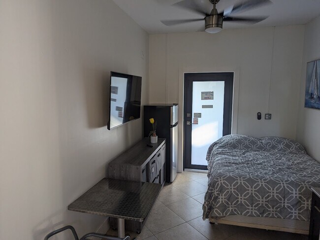 Rental room , private entrance - 9501 SW 69th Ct