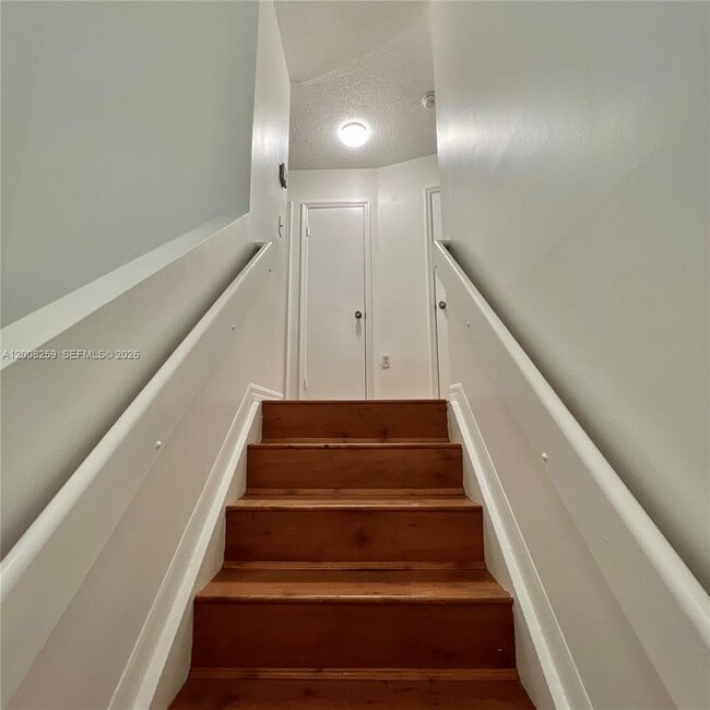 Building Photo - 6235 SW Kendale Lakes Cir