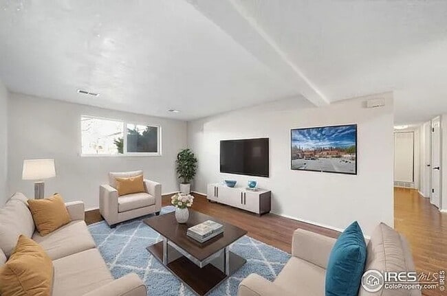 Building Photo - Two Bedroom Condo For Rent In Louisville