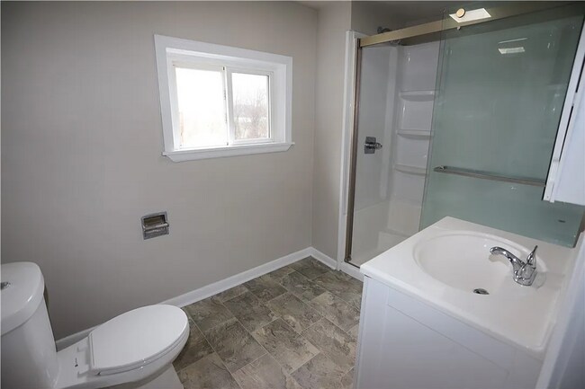 Building Photo - 305 Chestnut St