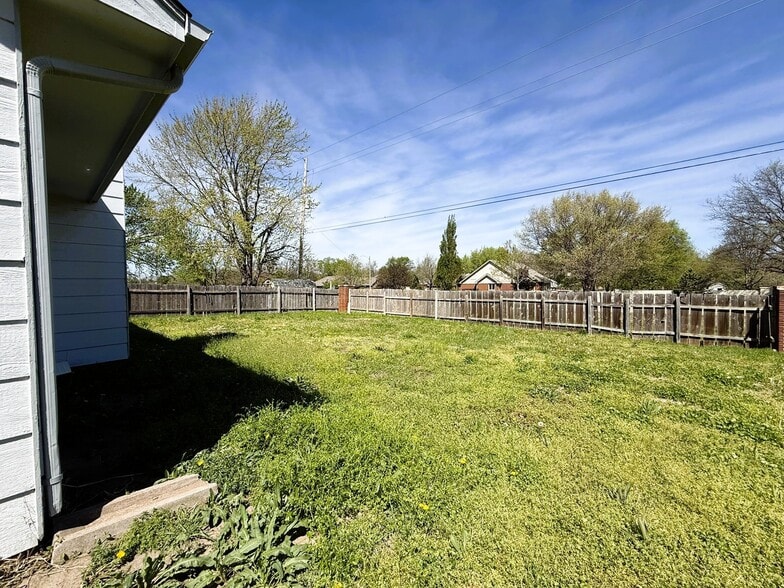 Building Photo - 13932 Lockmoor Cir