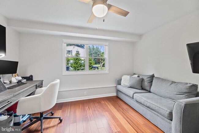 Building Photo - 1621 Clearview Ave