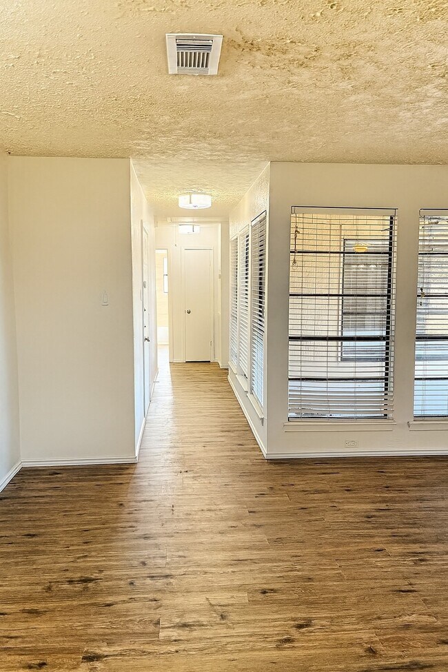 Building Photo - 2706 Mayflower Landing Ct