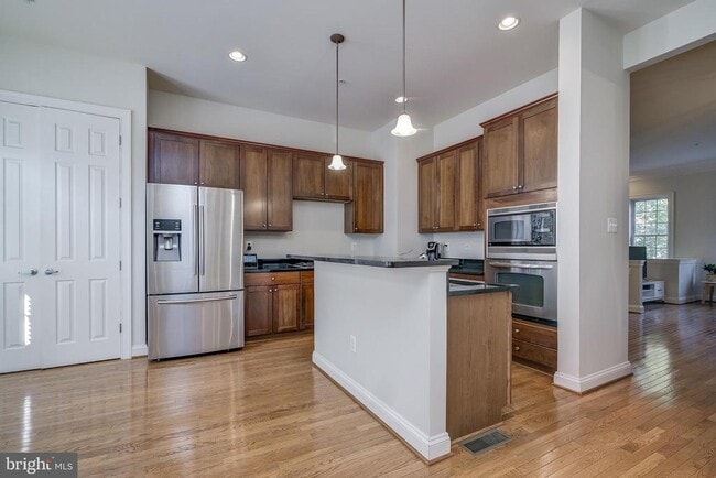 Building Photo - 610 Eden Pl