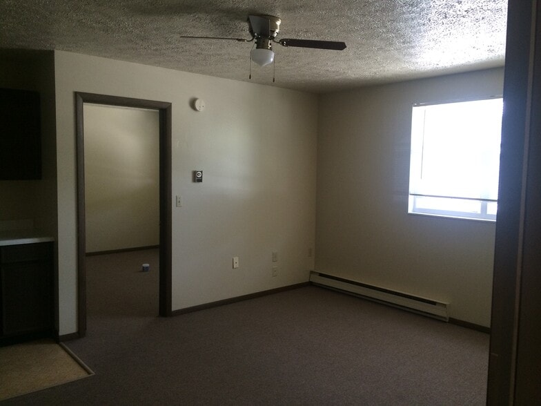Building Photo - 201 Meeske Ave