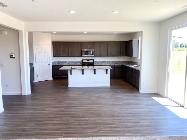 Building Photo - 5 Bedroom In Clovis Unified School District
