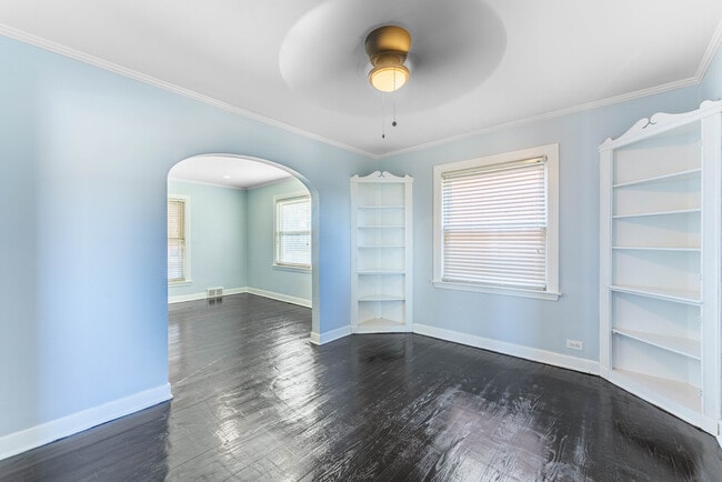 Building Photo - 2116 S 21st Ave