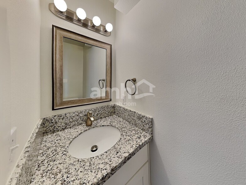 Building Photo - 16961 SW Cashew Way