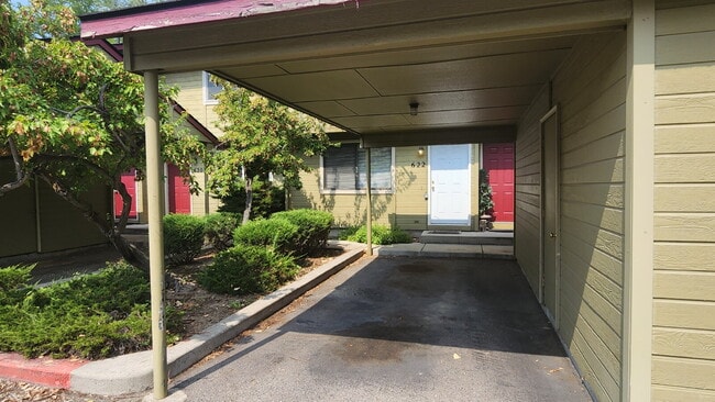 Building Photo - "Charming 2-Bedroom Retreat with modern co...