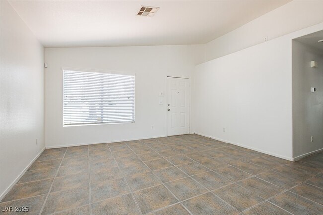 Building Photo - 204 Zenith Point Ave