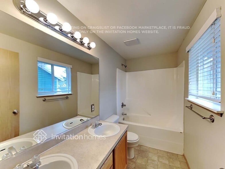 Building Photo - 14015 80th Ave Ct E