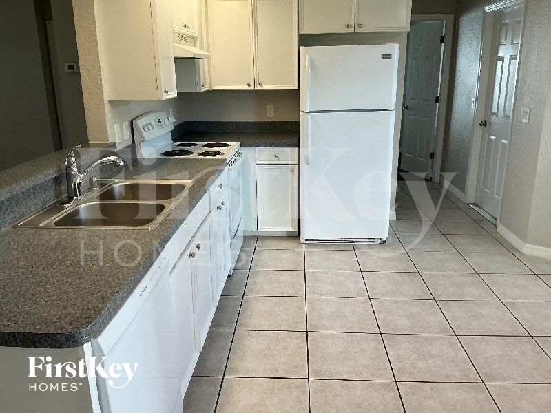 Building Photo - 4853 Crabapple Ave