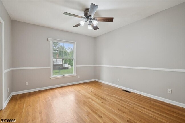 Building Photo - 119 Braidburn Rd