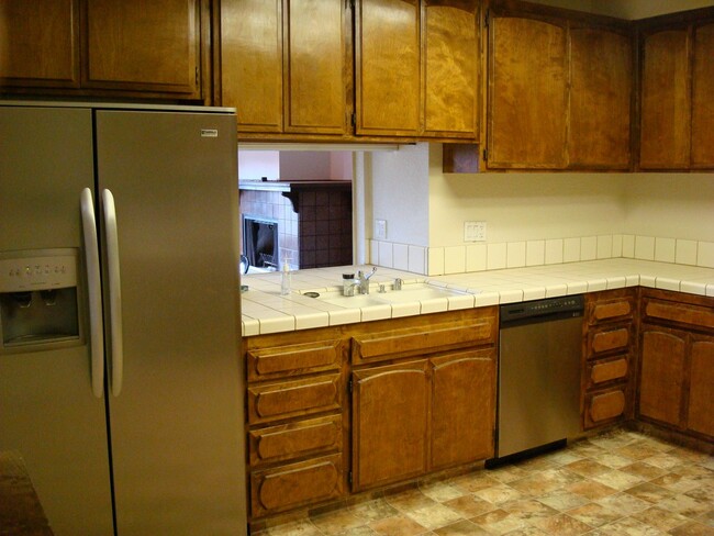 Kitchen - 732 Lake Terrace Cir