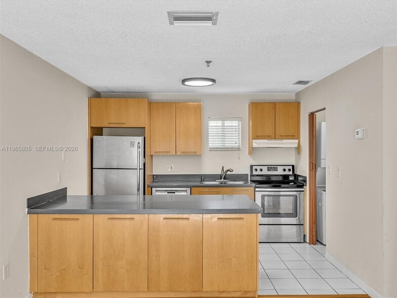 Building Photo - 240 SW 15th Rd