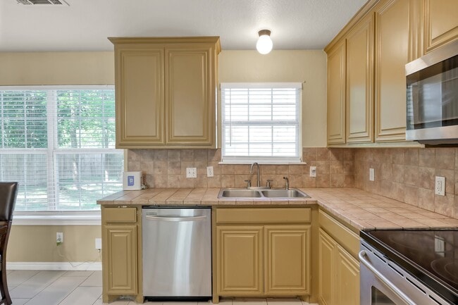 Building Photo - 125 Pine St