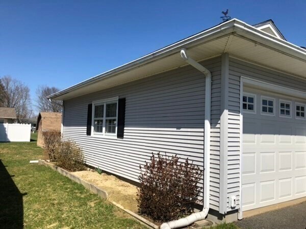 Building Photo - 60 Bridge St