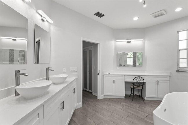 Building Photo - 11934 Wandsworth Dr