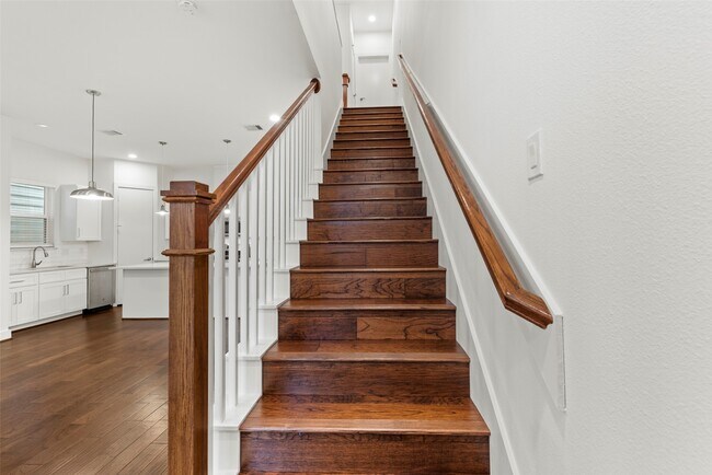 Building Photo - 847 Rachel St