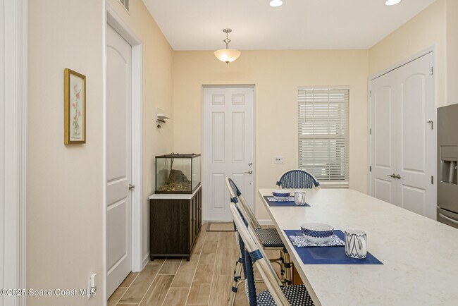Building Photo - 724 Carlsbad Dr