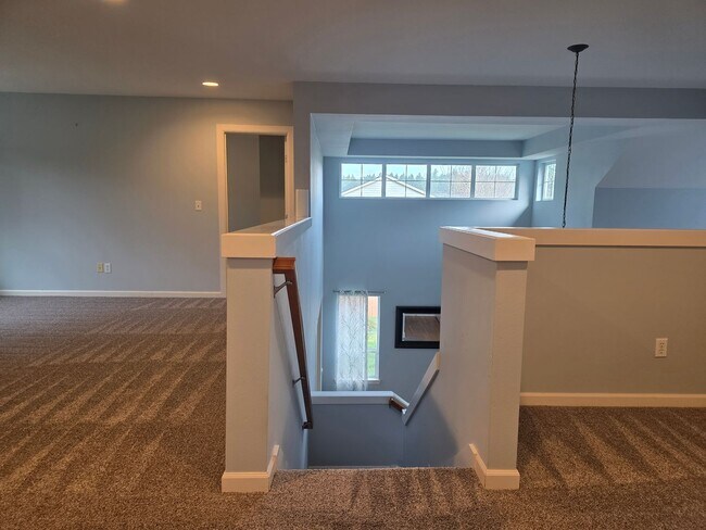 Building Photo - 4 Bedroom Home in Parkland Green!