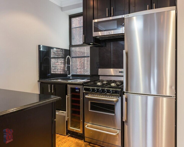 Building Photo - 438 W 52nd St