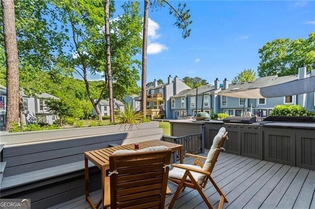 Building Photo - 1028 Riverbend Club Dr SE