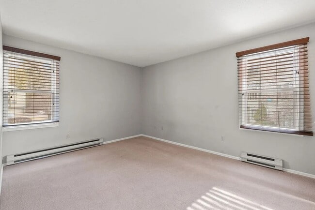 Building Photo - 2 Bedroom Condo with Boat Slip in Bigfork