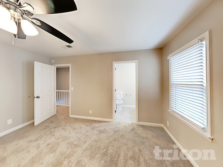 Building Photo - 2113 Putnam Ln