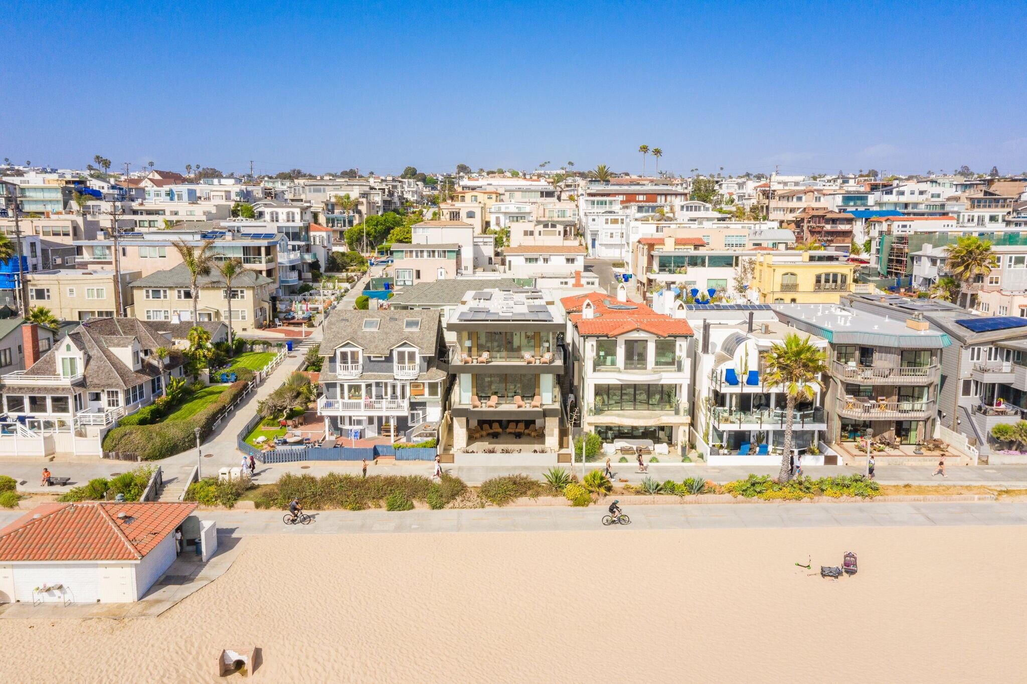 Building Photo - 716 The Strand