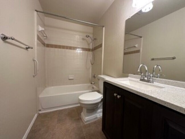 Building Photo - 5812 Falcon Crest Dr 76017
