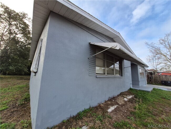 Building Photo - 11 S Barbour St