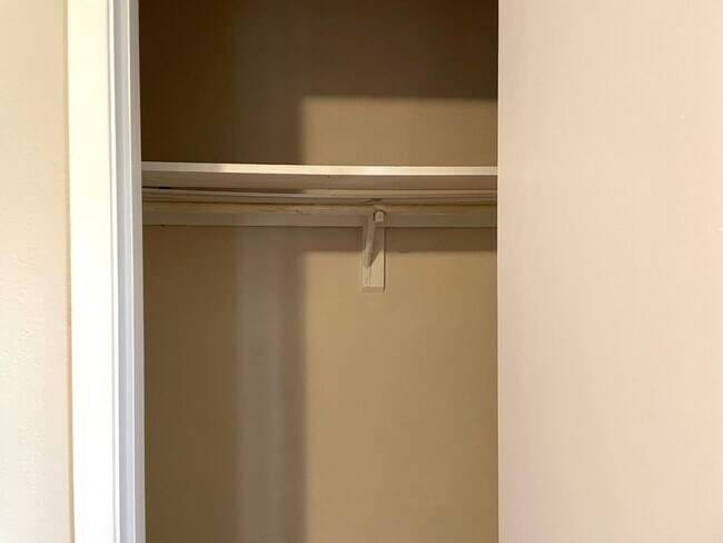 Building Photo - 6905 Sun Dr