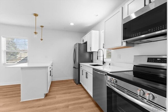 Building Photo - 1440 Lakepointe St