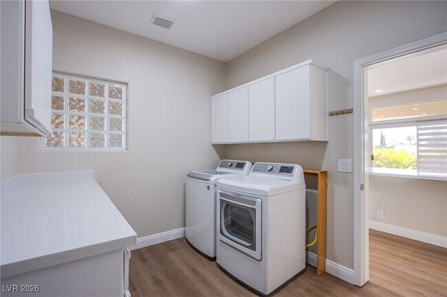 Building Photo - 2660 Crown Ridge Dr