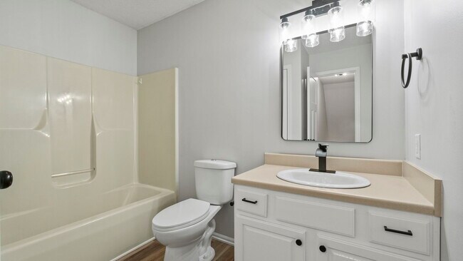 Building Photo - 7117 Country Hill Dr